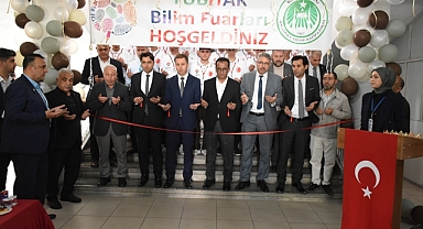 Karaman’da Genç Bilim İnsanlarının Buluştuğu TÜBİTAK 4006 Bilim Fuarları Açıldı