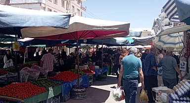 Karaman'da semt pazarında fiyatlar