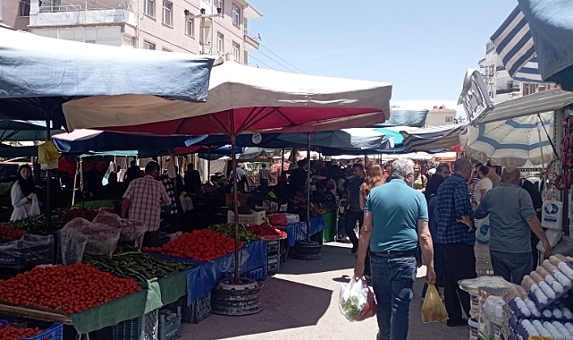 Karaman'da semt pazarında fiyatlar