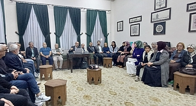 Karasakal Hoca'nın Hayatı Karaman'da Öğretmenlerle Buluştu