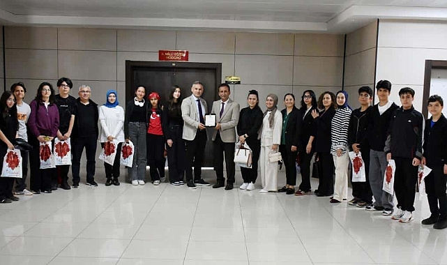 TÜBİTAK Finalistlerinden İl Müdürü Çalışkan'a Ziyaret
