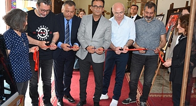 Türkçenin Renklerle Buluştuğu Sergi Ziyarete Açıldı