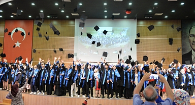 Uygulamalı Bilimler Fakültesi Mezunlarını Uğurladı