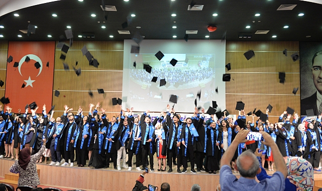 Uygulamalı Bilimler Fakültesi Mezunlarını Uğurladı