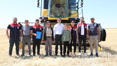 Karaman'da Sezonun İlk Arpa Hasadı Yapıldı