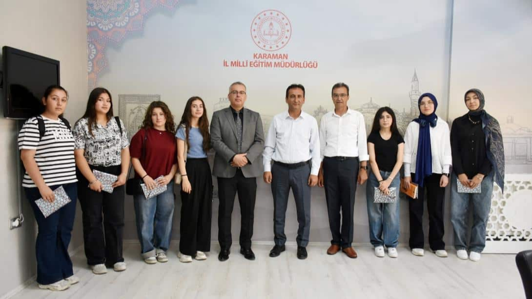 Gençler, Duygularını Satırlara Döküp Kitaplaştırdı
