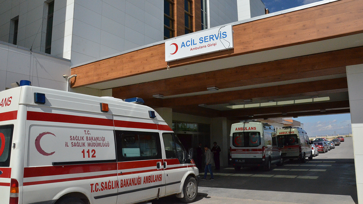 Hastanede acil servisten poliklinik alanlarına geçişler yasaklandı