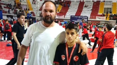 Karamanlı güreşçi Sivas’tan gümüş madalya ile döndü