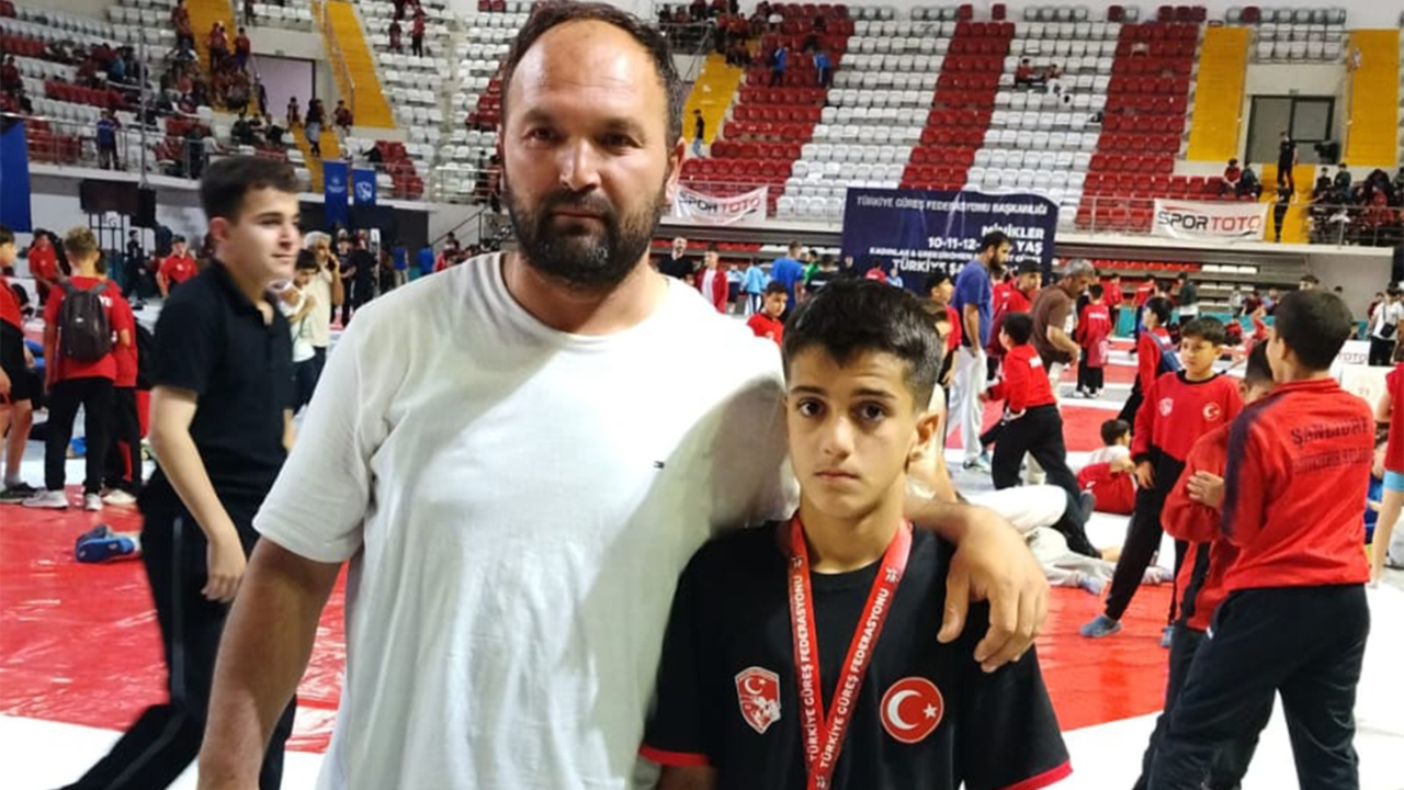 Karamanlı güreşçi Sivas’tan gümüş madalya ile döndü