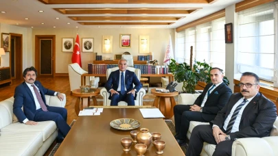 Milletvekili Sağlam, Karaman'a dair hazırladığı raporu Bakan Ersoy'a takdim etti