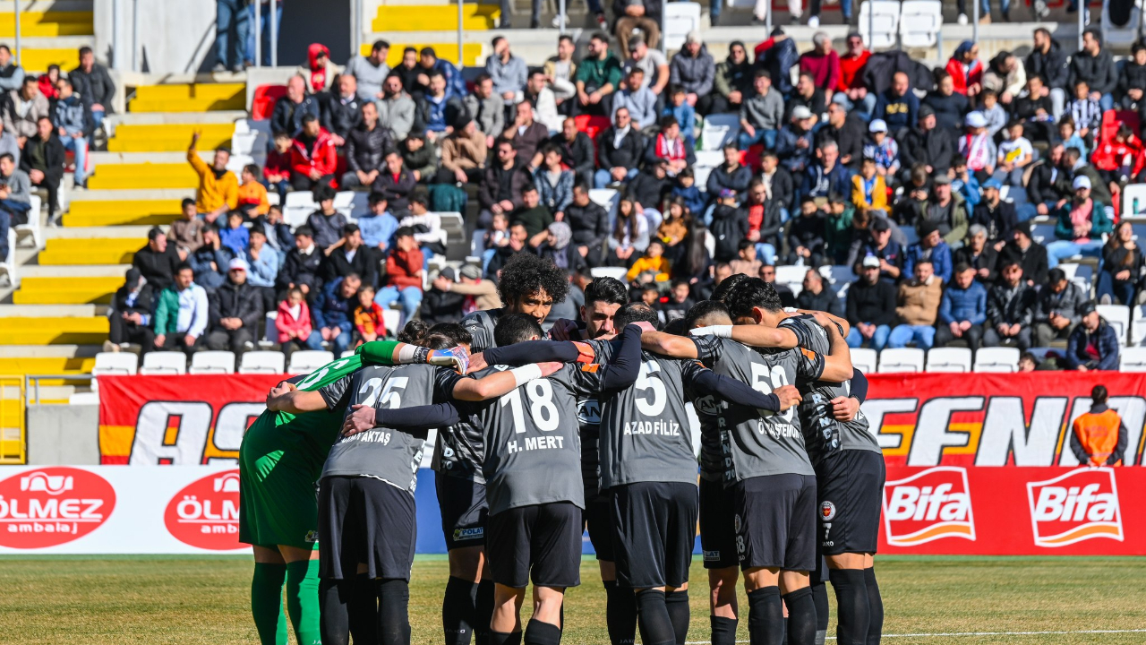 Yönetim Sorunu, Borç Sorunu… Karaman FK Nereye Gidiyor?