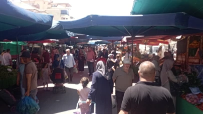 Karaman'da semt pazarında fiyatlar