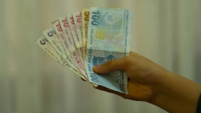Emekliler baksın: Kartlara 2000 TL destek yattı!