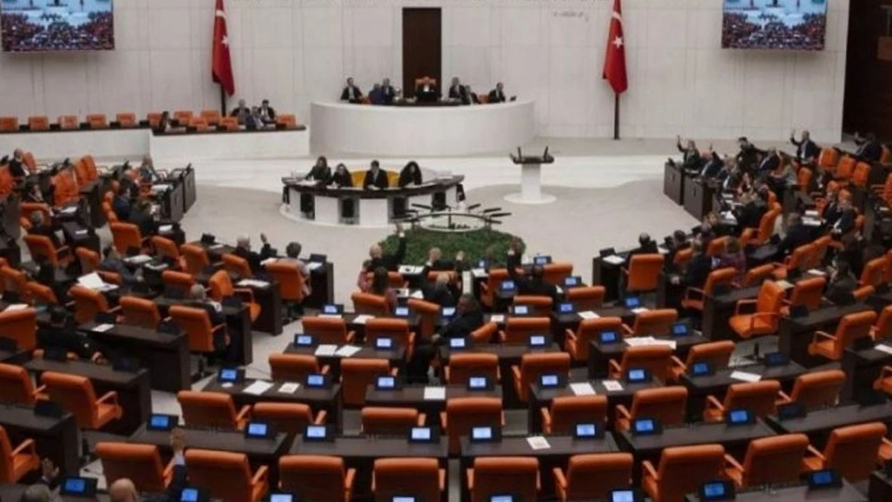 Milletvekilleri Bir Ay Daha Mesai Yapacak