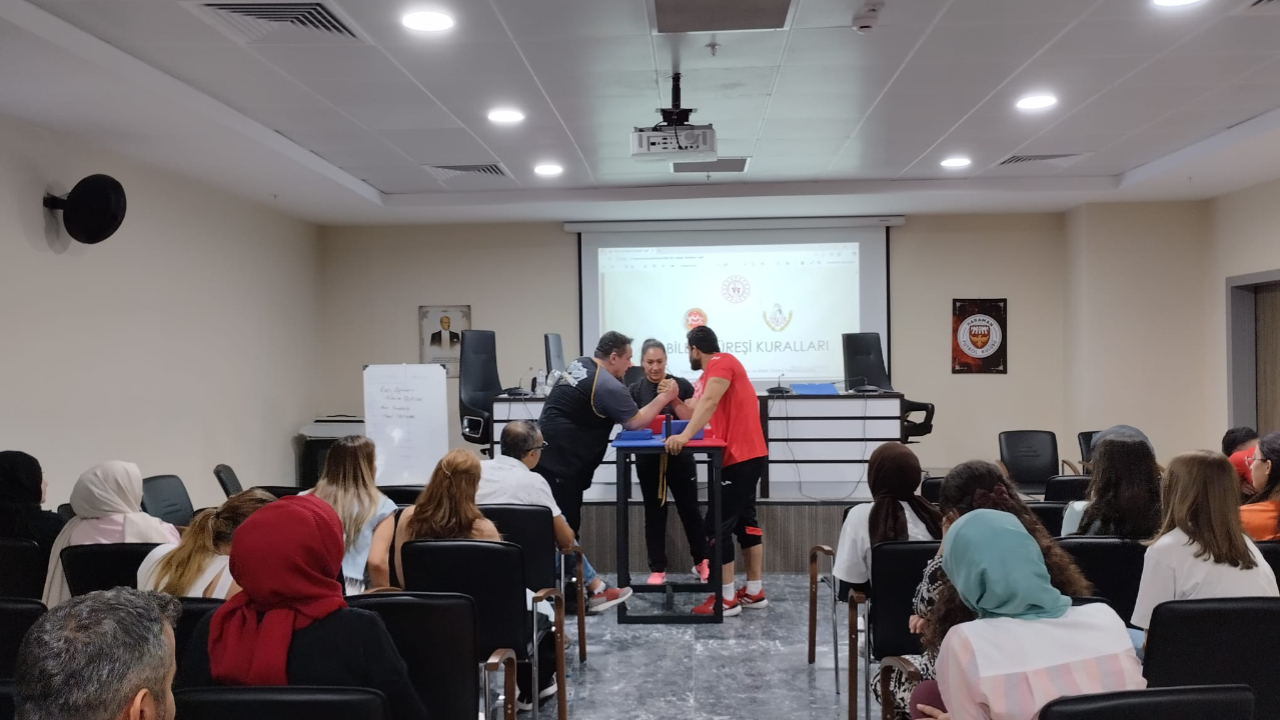 Karaman’da Bilek Güreşi Aday Hakem Kursu Açıldı