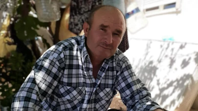 Köy yolunda traktör devrildi. Sürücü hayatını kaybetti