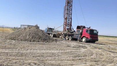 Susuz Kalan Canhasan Köyünde Sondaj Çalışmaları Sürüyor