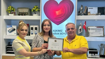 A. Bender’e Arçelik’ten 20. Yıl Başarı Plaketi