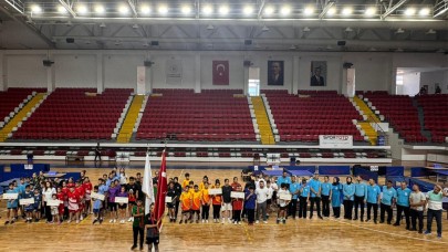 Karaman'da masa tenisi grup müsabakaları başladı