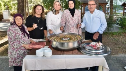 Huzurevi Sakinlerine Aşure İkram Ettiler