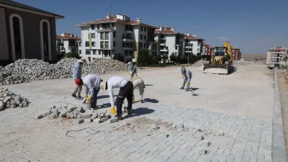 Parke Taşı Döşeme Çalışmaları Devam Ediyor