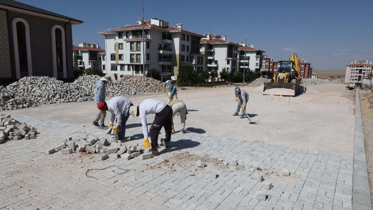Parke Taşı Döşeme Çalışmaları Devam Ediyor