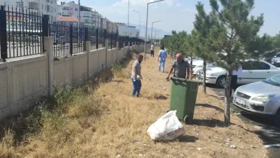 Karaman Eğitim ve Araştırma Hastanesinde Bahçe ve Çevre Temizliği Yapıldı