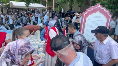 Türk Kızılay Karaman'da Aşure Dağıttı