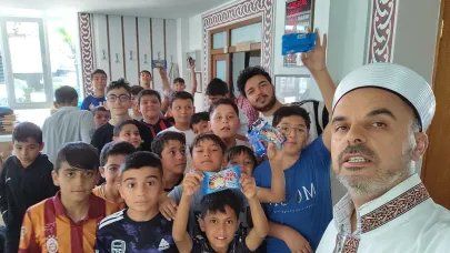 Bu Camide Çocuklar Hem Eğleniyor Hem Kur'an Öğreniyor