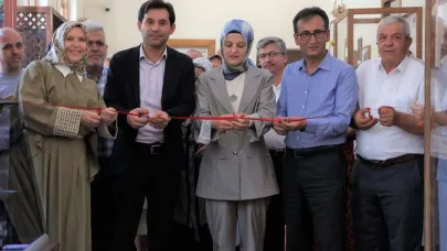 "Doğada Çiçekler" Sergisi Sanatseverlerle Buluştu