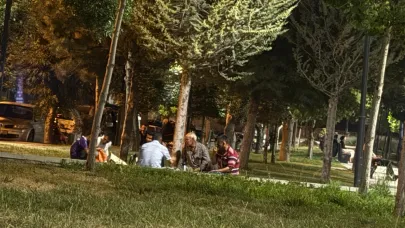 Karaman’da Sıcak Havadan bunalan vatandaş parklara koştu