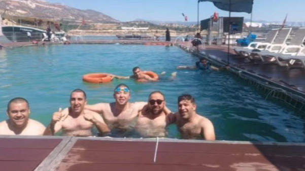 Özel bireyler Turkuaz Gölü Yüzme Havuzunda Serinlediler