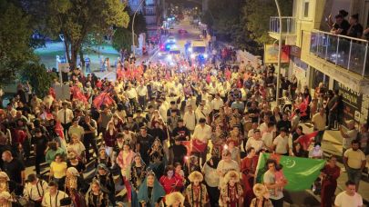 Türkçe Aşkı Vatan Aşkı Yürüyüşü Düzenlendi