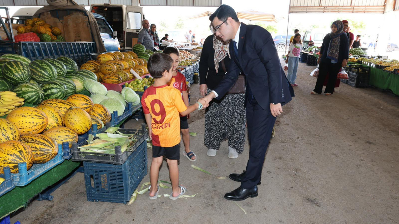 Kaymakam Albayrak, halk pazarını gezdi