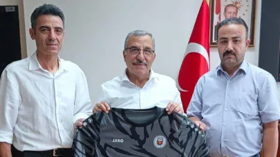 Karaman FK’dan Rektör Gavgalı’ya forma