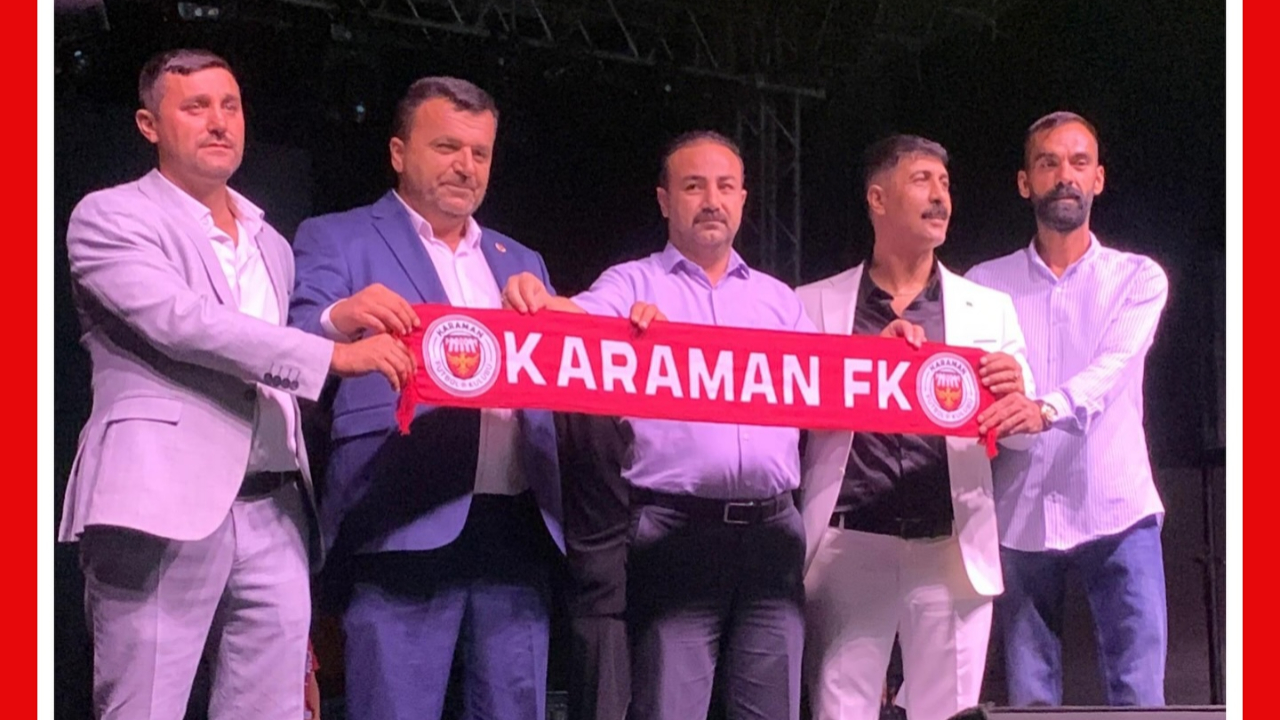 Sanatçı Fatih Bulut'a Karaman FK Atkısı Hediye Edildi