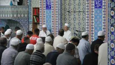 Karaman’da Mevlid Kandili Sabahında Ailece Camide Buluşuldu