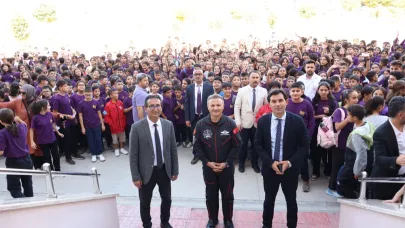 Türkiye'nin İlk Astronotu Alper Gezeravcı, Karaman'da Öğrencilerle Buluştu