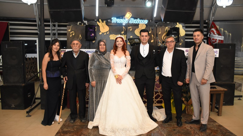Demirbaş ve Karabağ ailelerinin mutlu günü