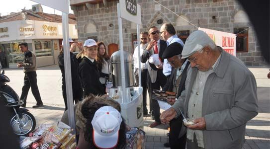 2 Firma 5 Bin Kişilik Aşure Dağıttı
