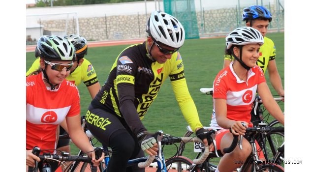 3 SPORCU İLE MÜCADELE EDECEK