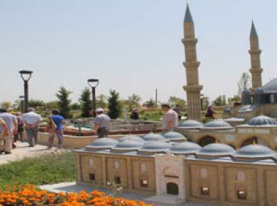 “80 Binde Devri Alem” Parkı Gezisi