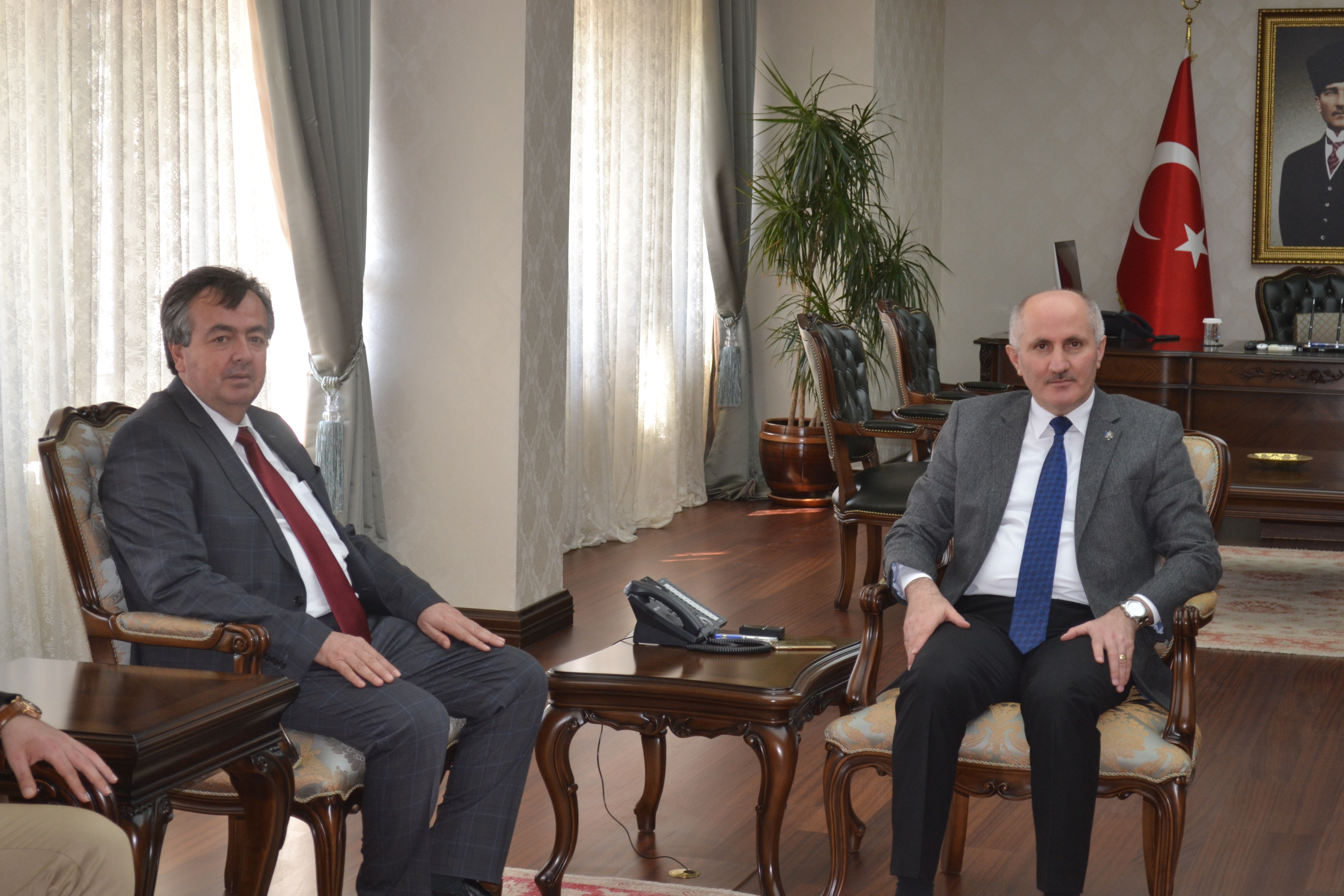 CHP'li aday Ege'den Üniversite ziyareti