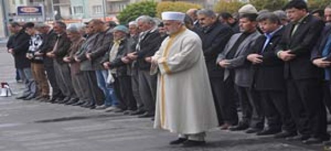Agd'den Giyabi Cenaze Namazı