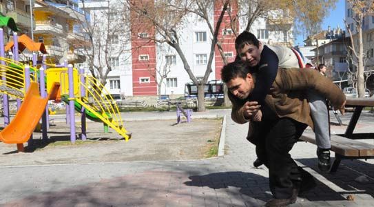 Ailesi Yardım Eli Bekliyor