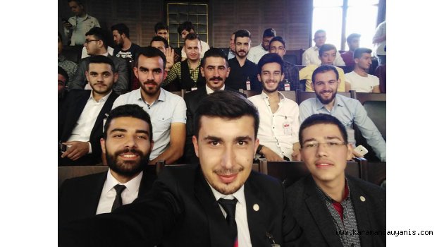 AK GENÇLER GRUP TOPLANTISINDA