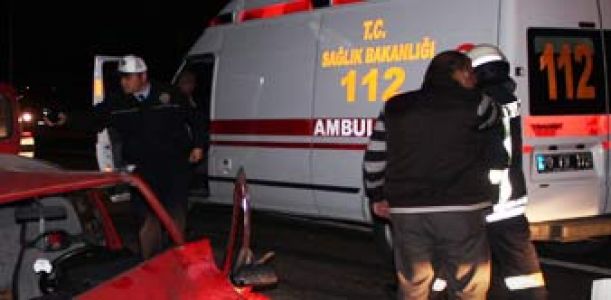 Ambulans Kaza Yaptı 3 Yaralı