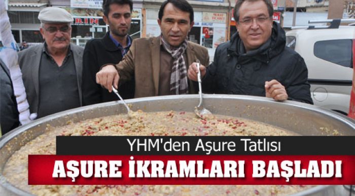 Aşure İkramları Başladı