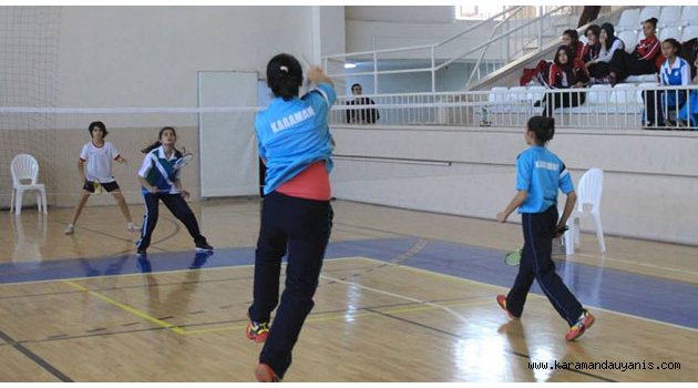 BADMİNTON MÜSABAKALARI OYNANDI