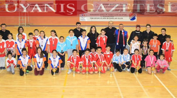 Badmintonda Dostluk Mesajı